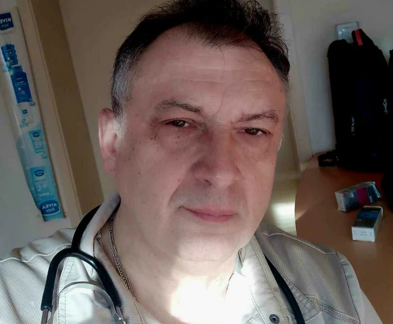 Д-р Прохоров е лекар висша категория от Украйна, но в Пловдив работи като болногледач заради тромава процедура