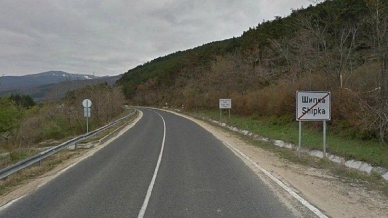 Временно движението по път I-5 Казанлък - Шипка в района на с. Крън се осъществява в една лента