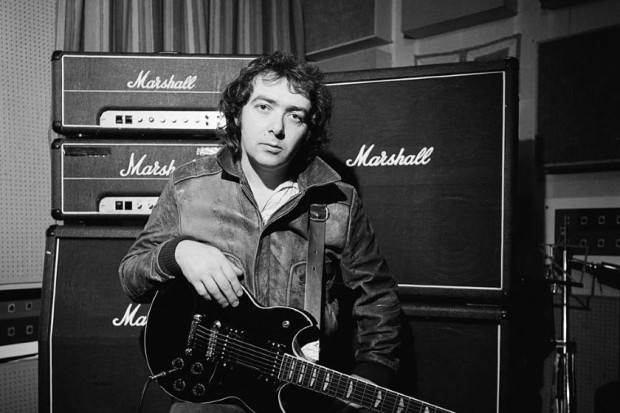 Починал е китарист на известна рок група  Бърни Марсдън първият китарист