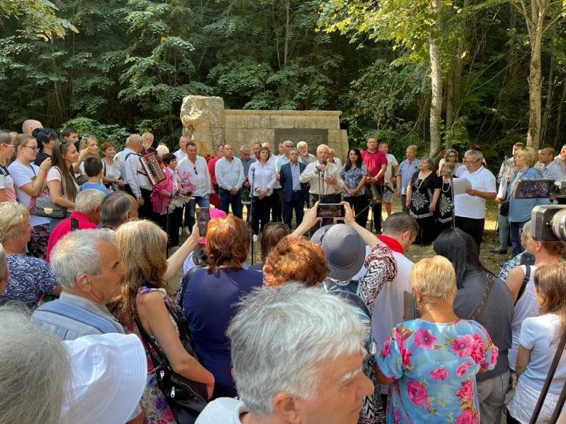 Нинова: Партиите, които наричат себе си десни и евроатлантически, са представяни от деца и внуци на комунисти