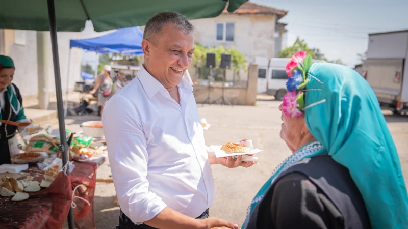 Кметът Илко Стоянов получи оригиналната рецепта за най-вкусната българска разядка