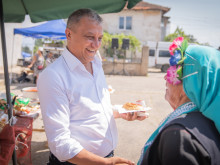 Кметът Илко Стоянов получи оригиналната рецепта за най-вкусната българска разядка