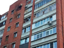 Дрон се вряза в жилищна сграда в Курск, още два са свалени над областта и в Брянск