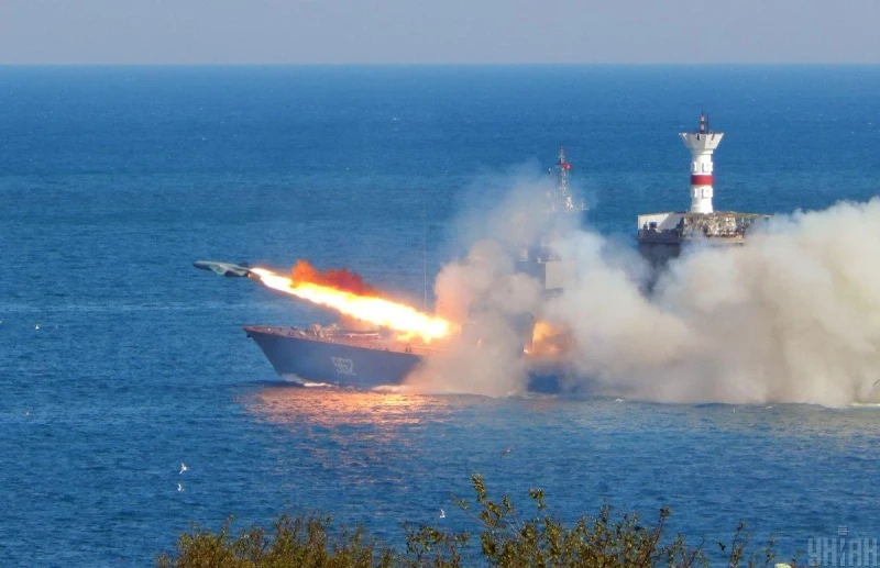 В Черно море се водят боеве за стратегически важни платформи