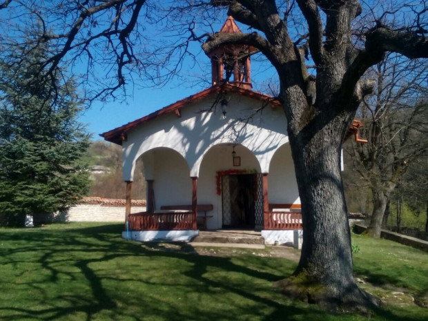 TD Манастирът край Чирпан разположен в землището на село Златна