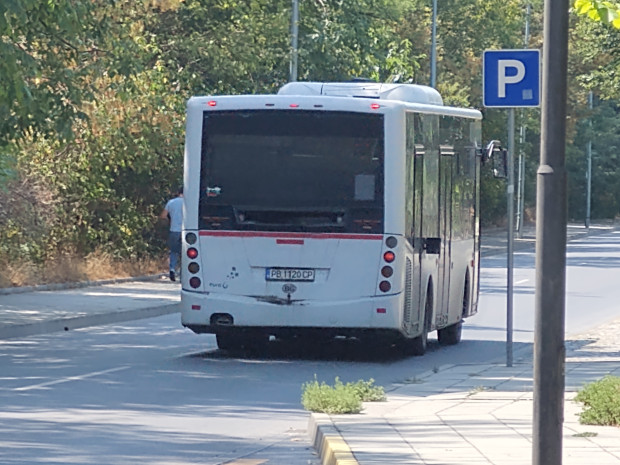 </TD
>Автобус номер 17 подминава поголовно пътници в жегите, съобщи читател