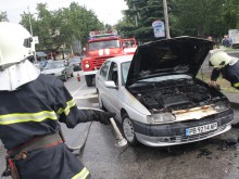 Автомобил се запали на колелото на гарата