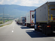 Интензивен трафик в посока Гърция, но от товарни автомобили