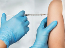 България получи 65 000 дози от ваксина за деца