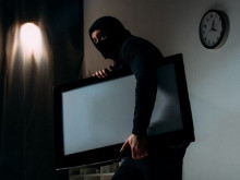 Полицай хвана крадец в Русе, докато носи 40-инчов телевизор
