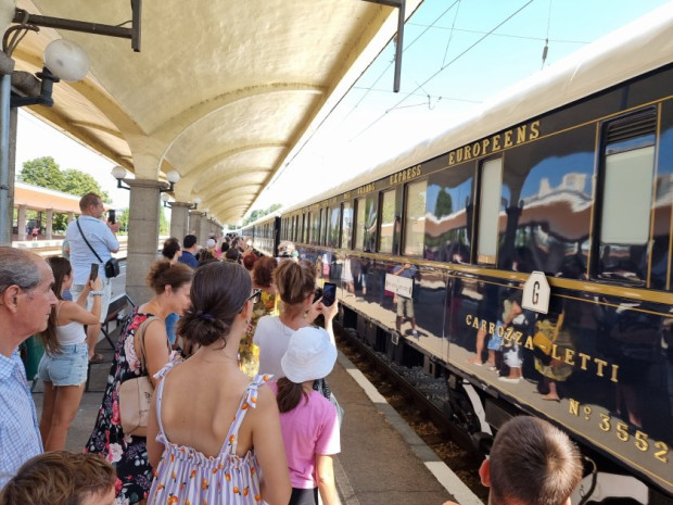 TD Известният влак Ориент Експрес който пътува от Париж до Истанбул