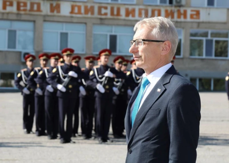 Обмисля се смесено финансиране за висшето военно образование