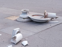 Вандали са счупили чешмата, която се намира на главната алея на Бунарджика в Пловдив