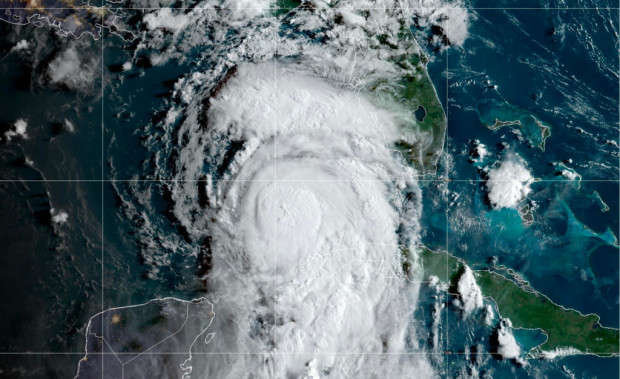 "Идалия" ще достигне бреговете на Флорида като ураган от 3-та степен