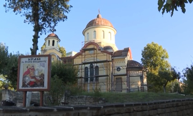 TD Полицията в Мездра разкри извършителите на обира от православния храм в града Това