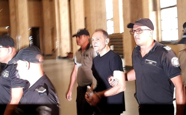 Васил Божков беше докаран под конвой в Софийската градска прокуратура