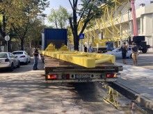 Първите материали за козирката на северната трибуна пристигнаха на "Колежа"