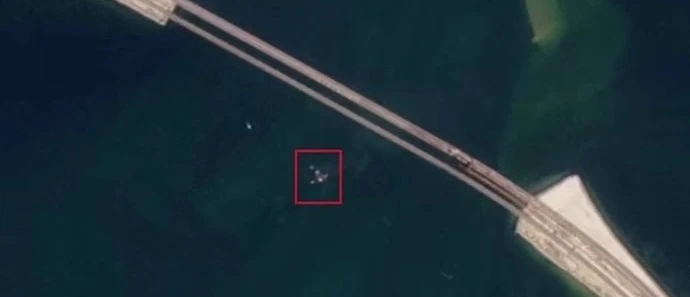 Сателитни снимки показват руски "барикади" срещу украинските БПЛА близо до Кримския мост