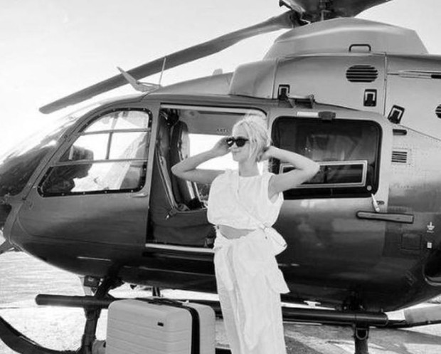Актрисата Мария Бакалова кацна с частен хеликоптер във Франция Към