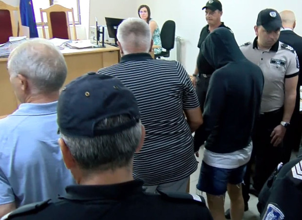 Доведоха в съда арестуваните в Пловдив за документната измама с инвалиди