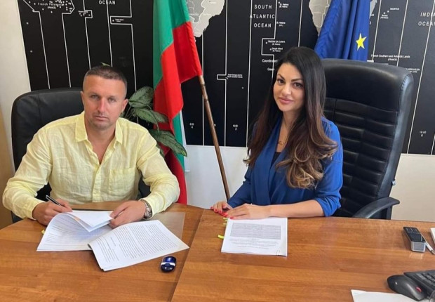 </TD
>Кметът на Община Белица подписа договор с Фонд Земеделие при