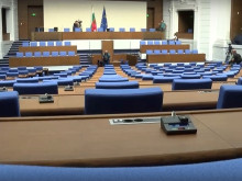 Депутатите ще заседават в обновената зала на бившия Партиен дом