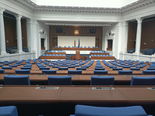 Открива се есенната сесия на парламента Народните представители ще започнат
