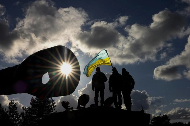 The Importance of Military Support for Ukraine’s Defense: Insights from Former US Navy Officer