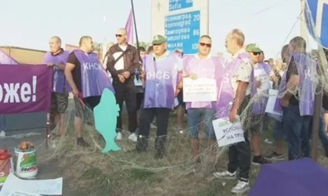 Блокираха възлово кръстовище на пътя Пловдив - Хасково