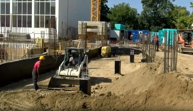 Кметът инспектира плувен комплекс "Младост"