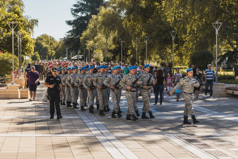 Военен ритуал и празнично шествие пред Община Ямбол в Деня на Съединението