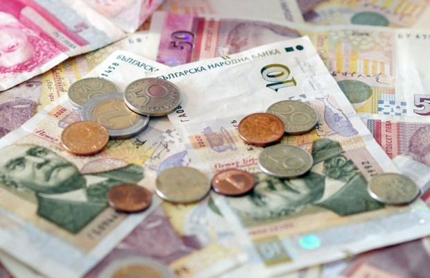 Увеличават се българите които взимат пенсия след като са работили