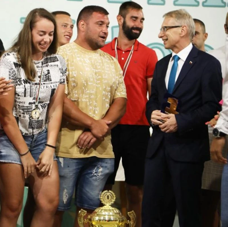 Добра новина за студентите! От 1 октомври увеличават стипендиите