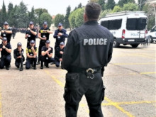 Полицаи от Пазарджик помогнаха на семейство с аварирал автомобил на магистралата, те не пропуснаха да им благодарят