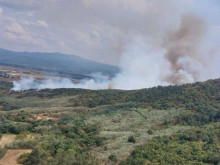 Военни продължават борбата с пожара край пловдивско село