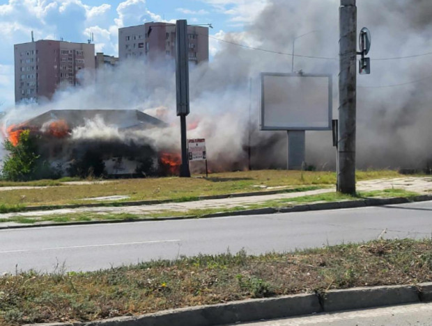 Голям пожар е избухнал на Циркова площадка във Варна Както