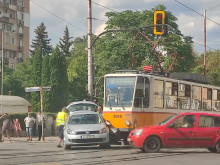 Опит за забранен ляв завой завърши с катастрофа в София