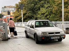 Мъж навлезе с колата си на Пешеходния мост в Пловдив