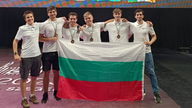 Най-добрите български ученици по информатика спечелиха 4 медала от най-престижното