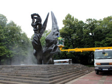 Паметникът на Съединението вече е като нов, замириса на тропически цветя