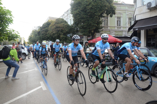 TD Над 150 велосипедисти от седем държави стартираха днес сутринта по