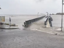 Не сте виждали Ахтопол така, отвсякъде се лее вода