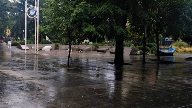 TD Дъжд вали от сутринта и в Бургас Досега са отчетени