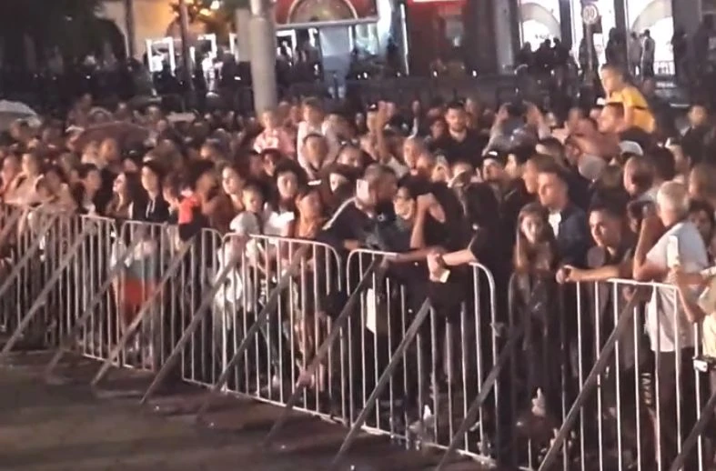 "Радев е позор" и "Уууууу" за президента Румен Радев в Пловдив