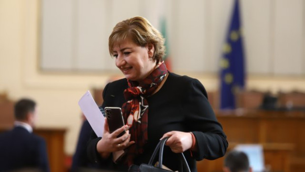 Народният представител Анна Александрова от ГЕРБ СДС пое председателския пост в