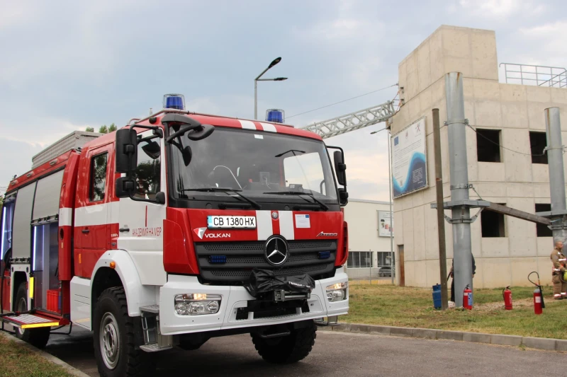 Оборудват пожарната с нови автомобили и техника