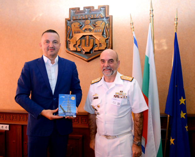 Кметът на Варна Иван Портних проведе среда с контраадмирал Марсело