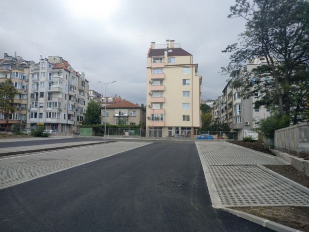 </TD
>С реконструкцията на ул. Демокрация“ Община Бургас пое ангажимент към