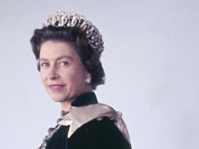 Спомен за Елизабет II: С любима снимка на майка си Крал Чарлз III отбеляза една година от смъртта на кралицата