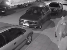Младеж обикаля с камшик по улиците на Пловдив, пазете се